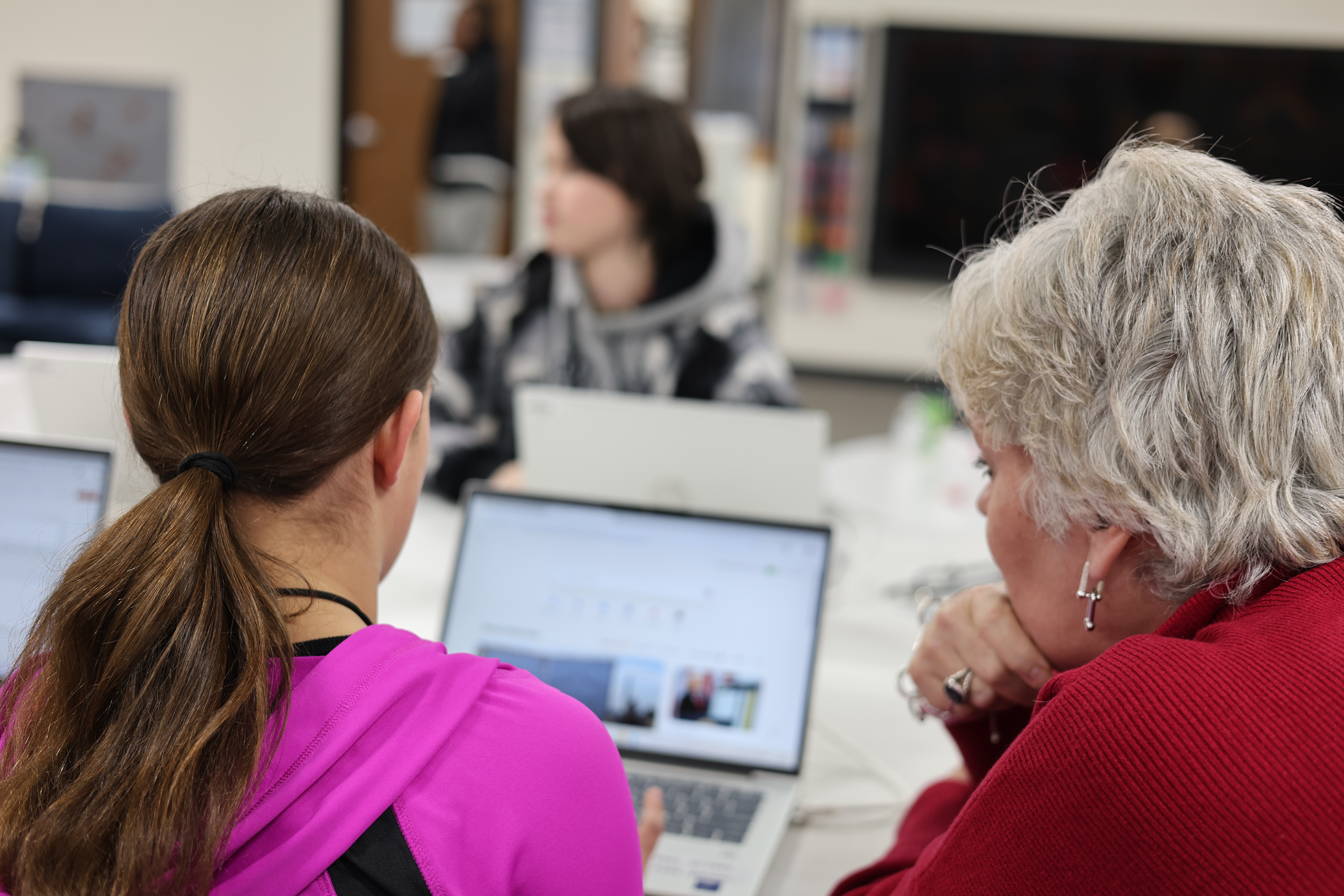 A mentor and student working on the computer